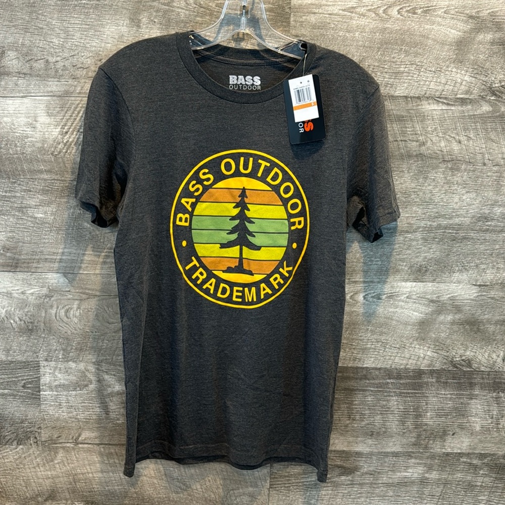 BASS Outdoor NWT Short Sleeves Tee in a Cotton/ Polyester Blend.
